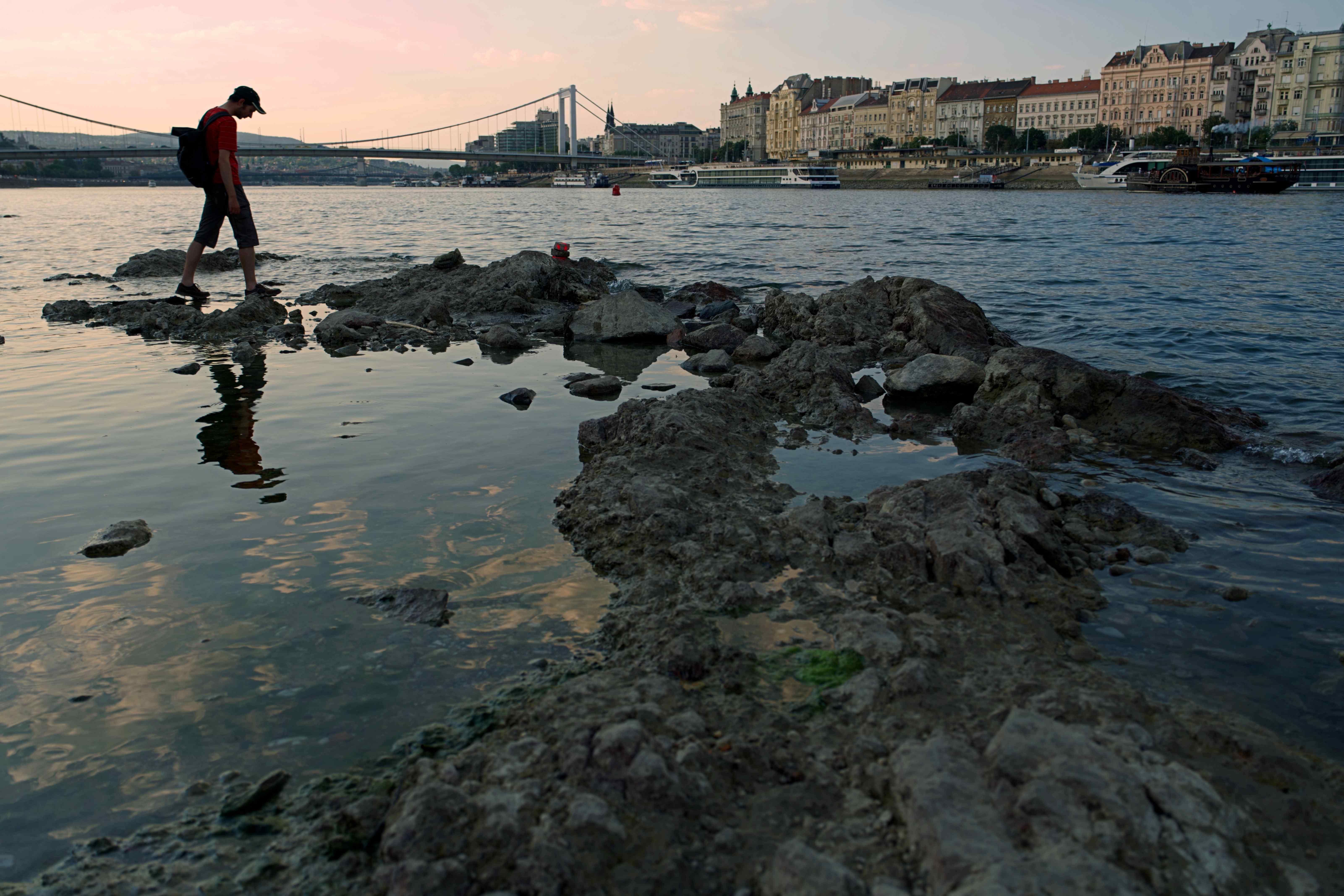Tanjug/AP Photo/Bela Szandelszky