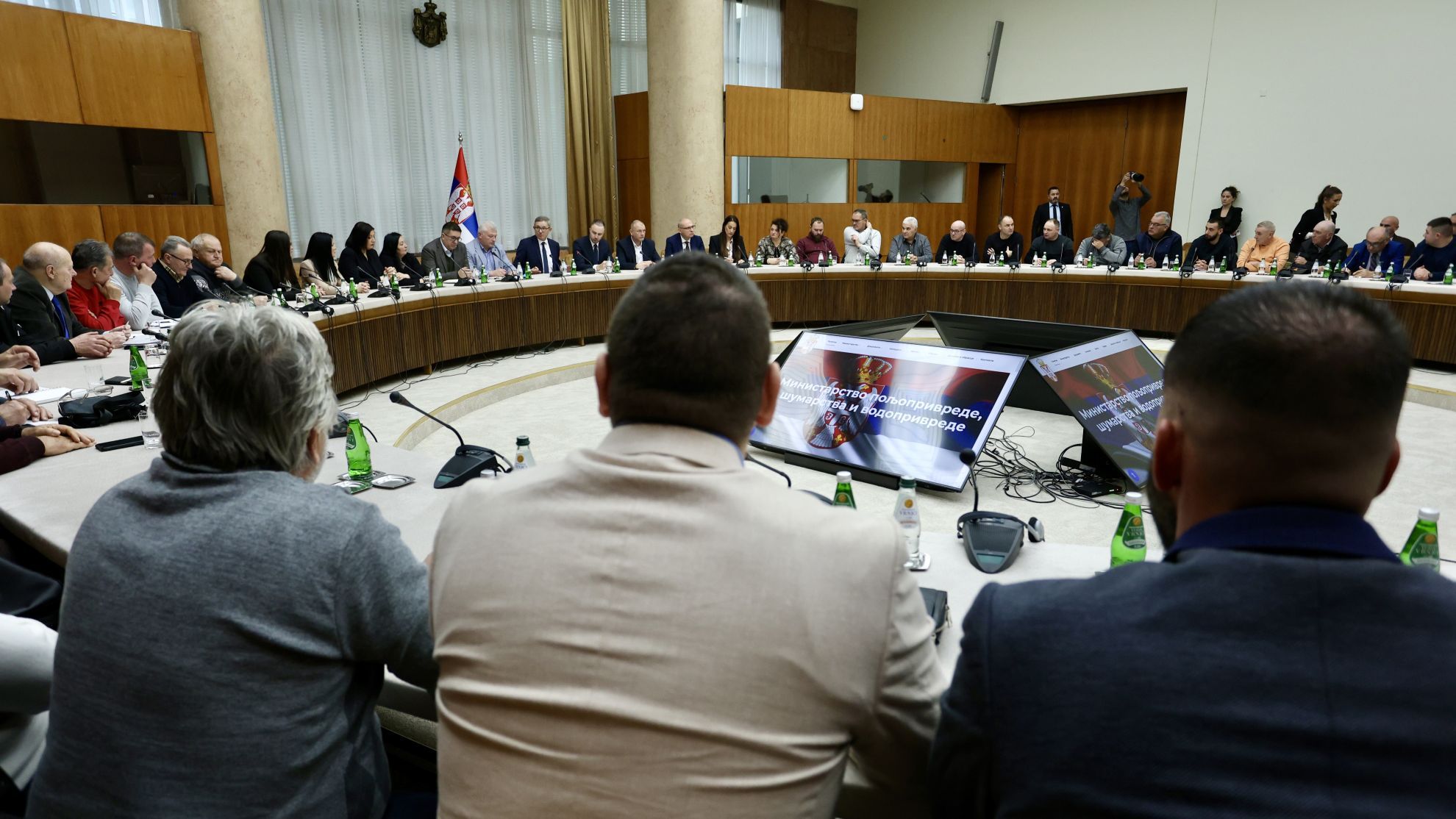 Neki kod ministra, neki na Ibarskoj: Uvodimo oznaku "100% iz Srbije", vraćamo prelevmane za mleko