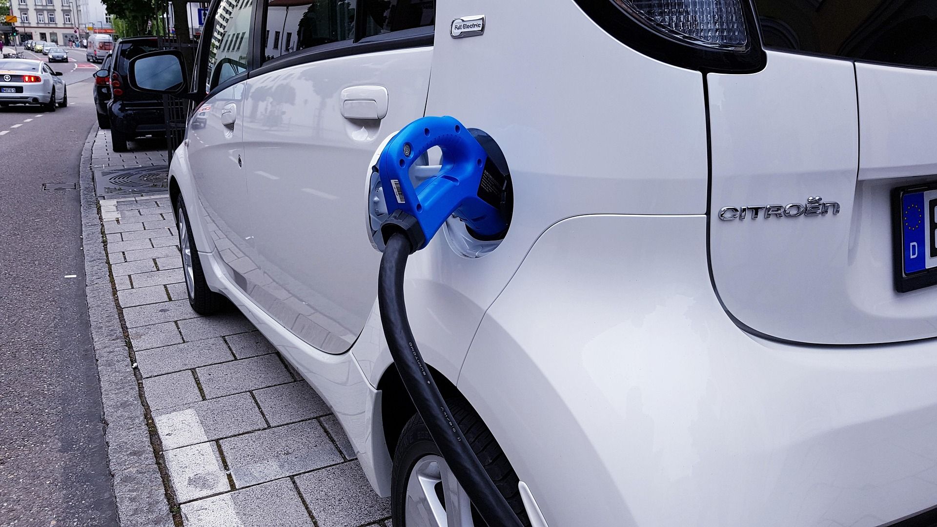 U prodaji novih automobila kaskamo za regionom, SAUV traži zelene tablice za elektromobile