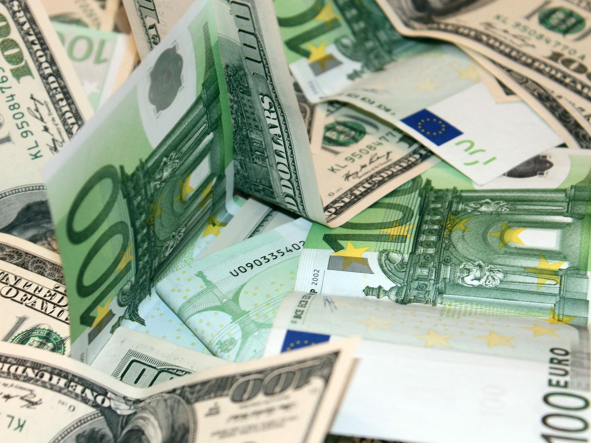 Srbija se zadužila za još 3 milijarde €, kamata i do 4,9%