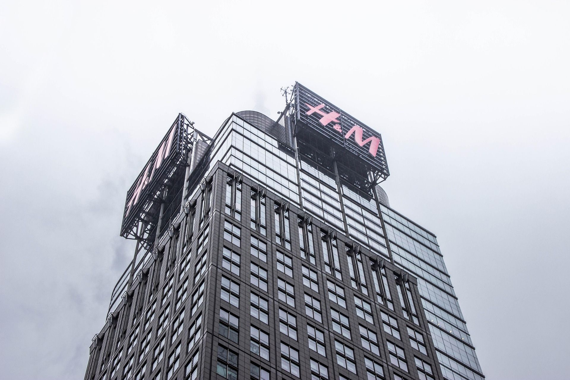H&M brzo kešira rast akcija: Emisija 500 miliona € obveznica