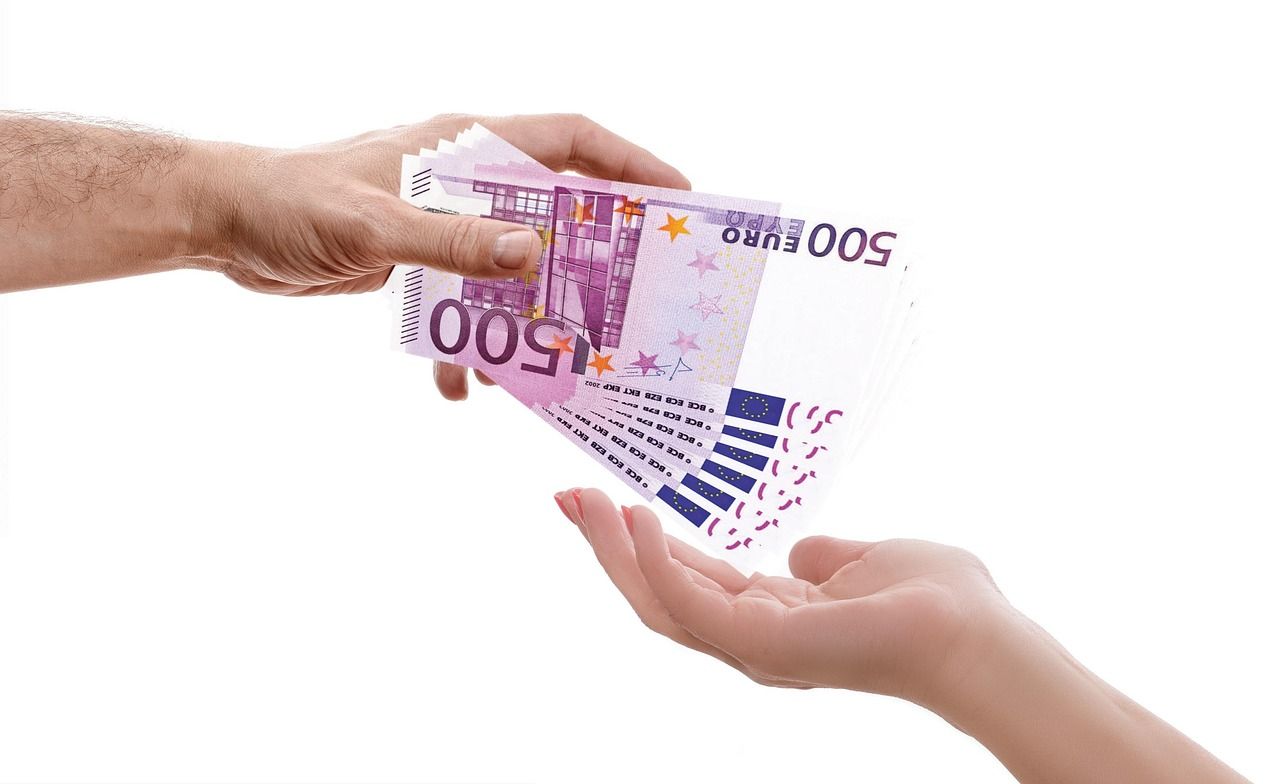 Oktobarska plata veća realno 9,2%, stigla na 944€