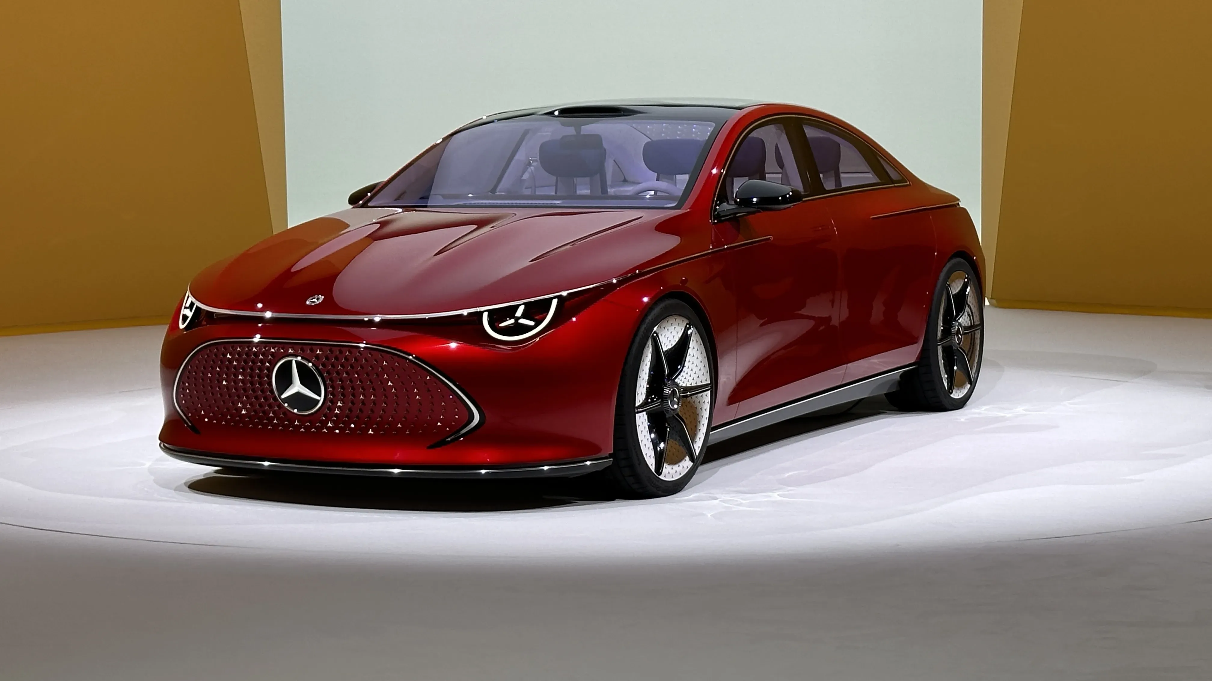 Grande panda nije uspela: Automobil godine mercedes CLA