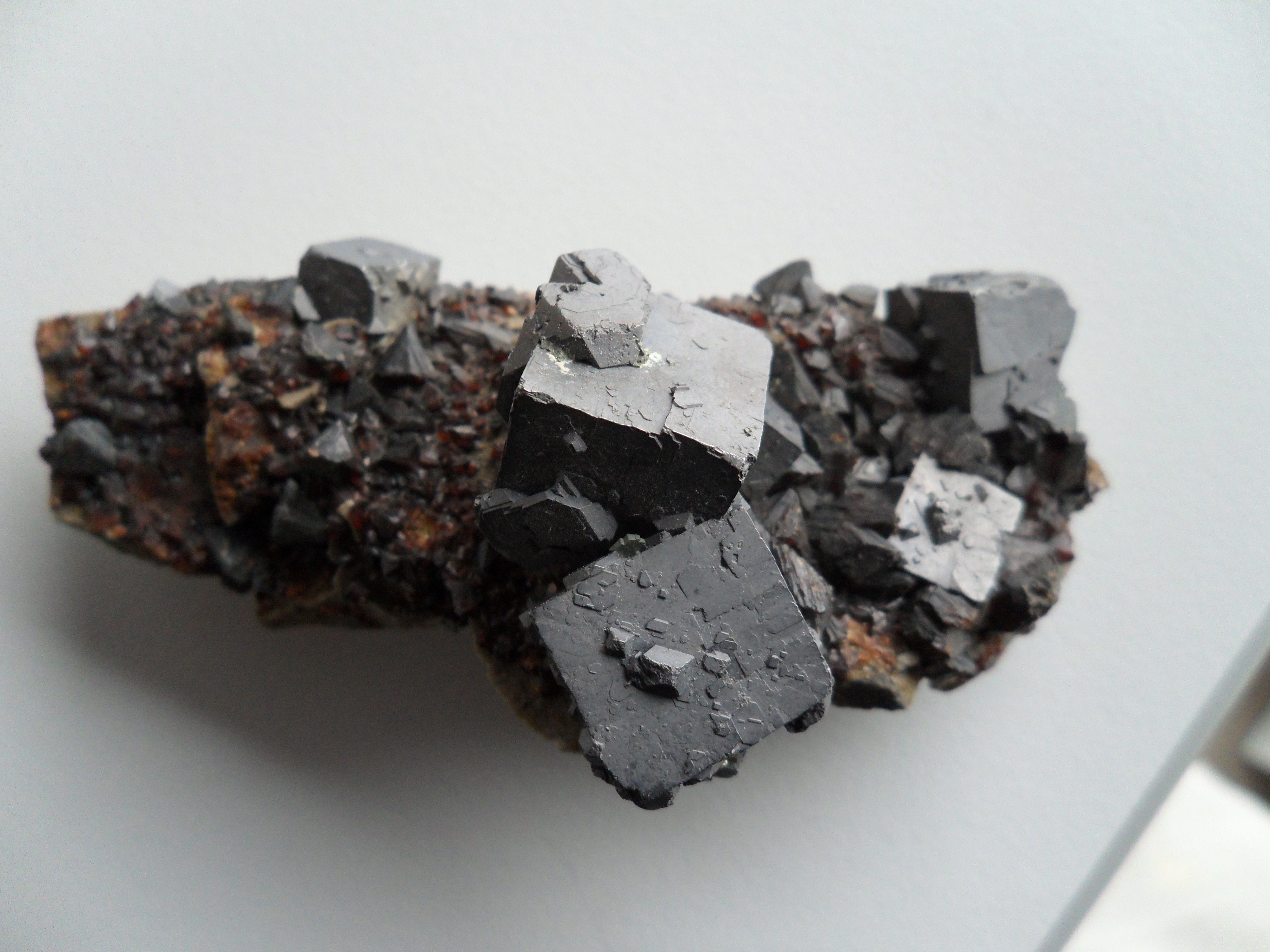 Japan i SAD jačaju saradnju na eksploataciji retkih minerala u Pacifiku