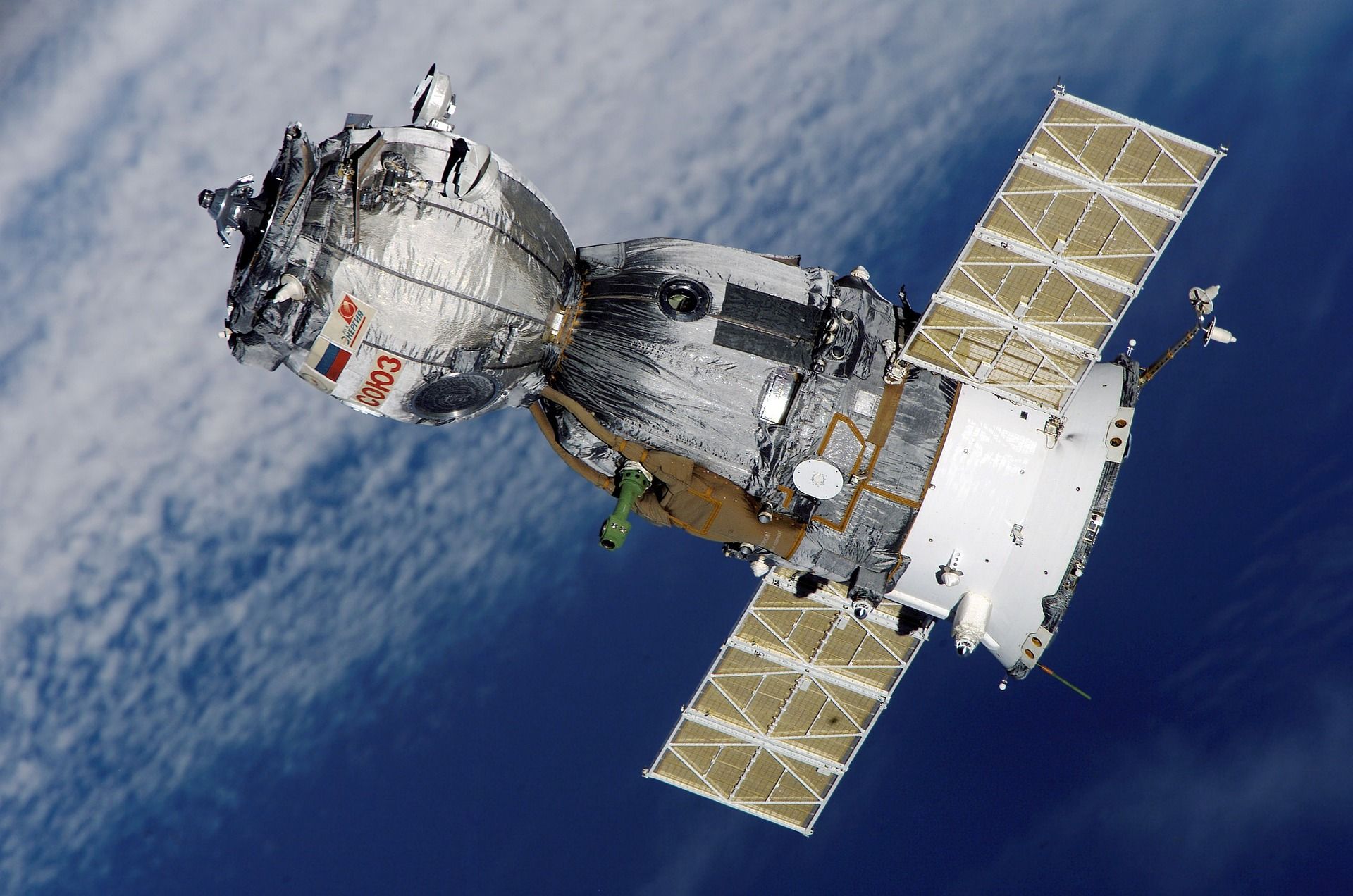 satelit orbita svemir