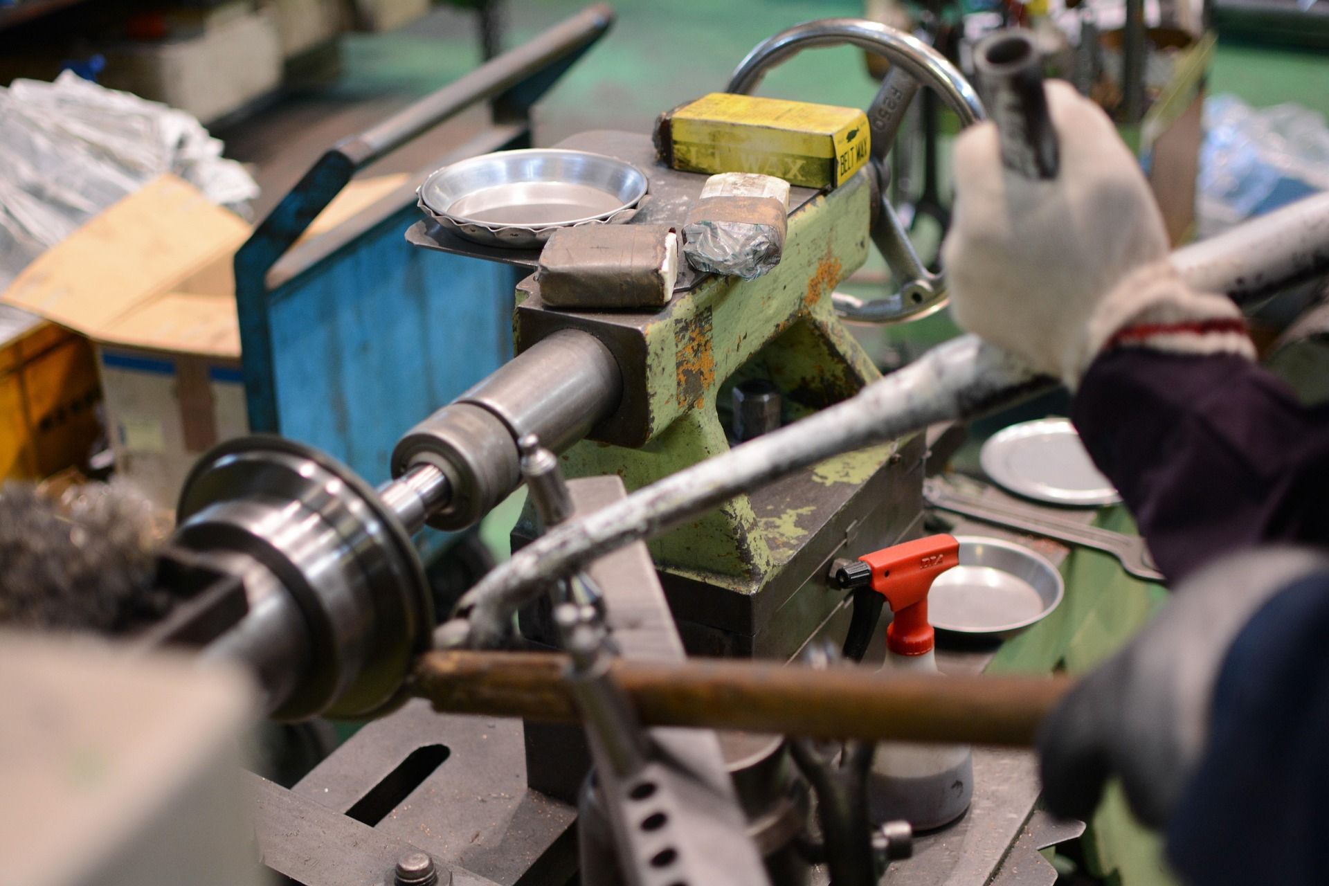 Veoma skroman rast industrije, solidan kod trgovine na malo i sa svetom