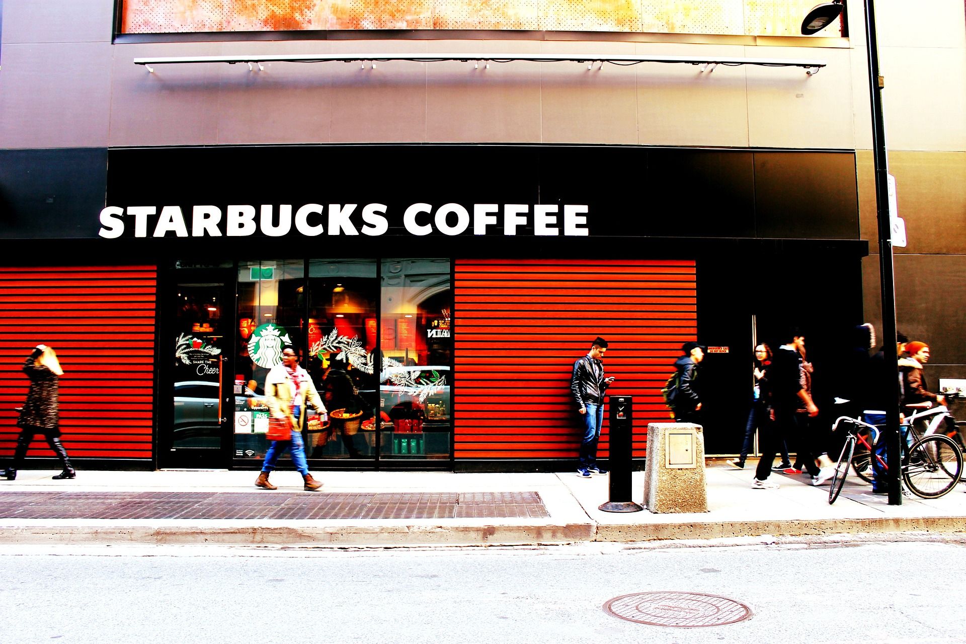 U Njujorku već zatvorena svaka osma Starbucks kafeterija