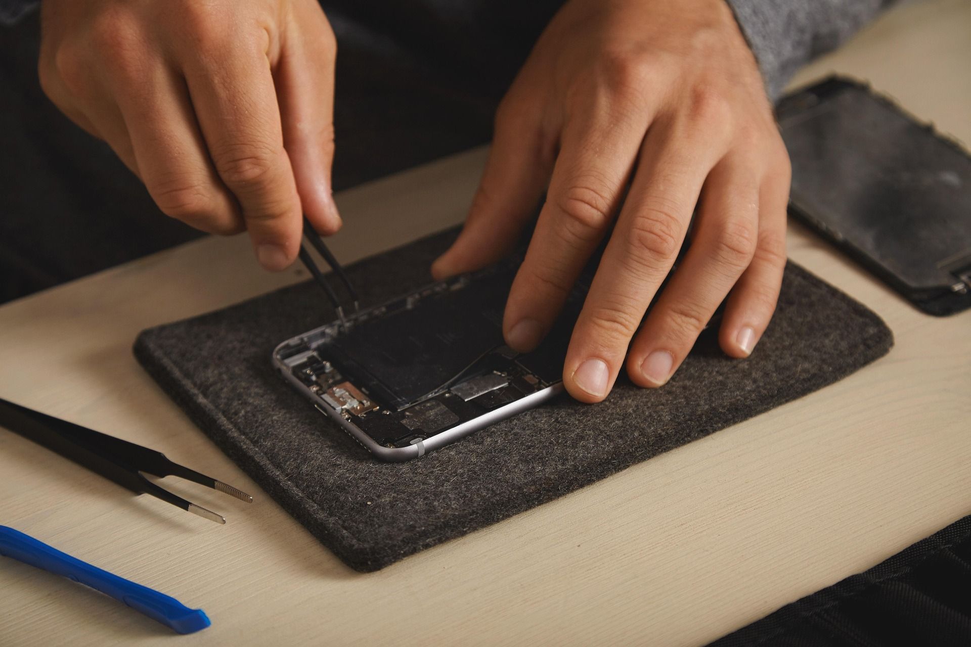Stužu nova EU pravila za telefone: Baterije koje se menjaju i USB-C