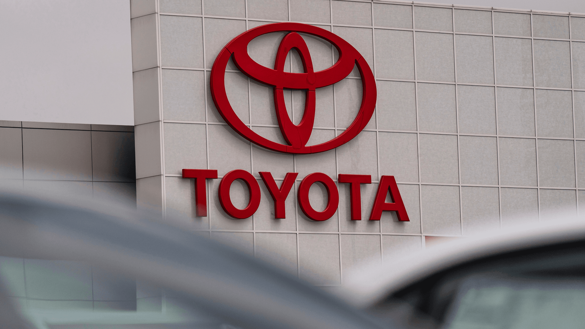 Tramp sprema carinu od 50 odsto na automobile iz Kanade, Toyota i Honda pod pritiskom